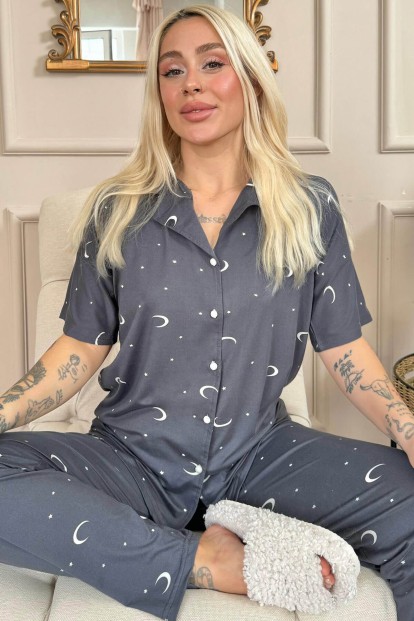 Antrasit Moon Star Desenli Bambu Önden Düğmeli Kısa Kol Pijama Takımı - Pijamaevi