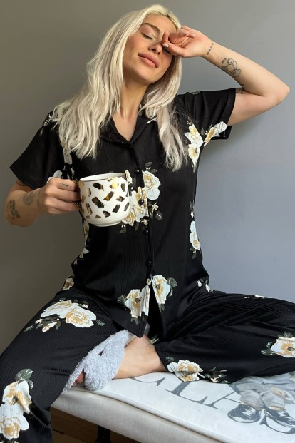 Çiçek Desenli Örme Önden Düğmeli Kısa Kol Kadın Pijama Takımı - Pijamaevi