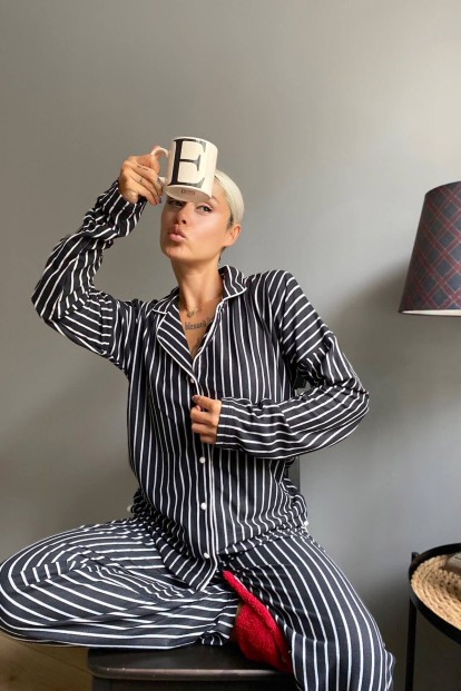Çizgi Baskılı Önden Düğmeli Uzun Kollu Kadife Pijama Takımı - Pijamaevi
