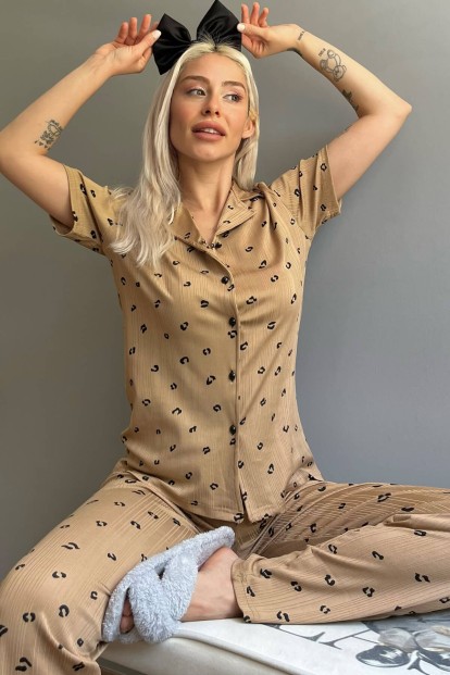 Kahve Kisses Örme Önden Düğmeli Kısa Kol Kadın Pijama Takımı - Pijamaevi