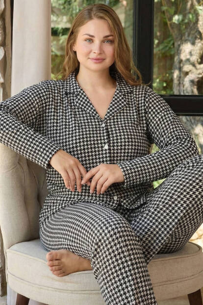 Kazayağı Desenli Önden Düğmeli Kadife Battal Büyük Beden Kadın Pijama Takımı - Pijamaevi