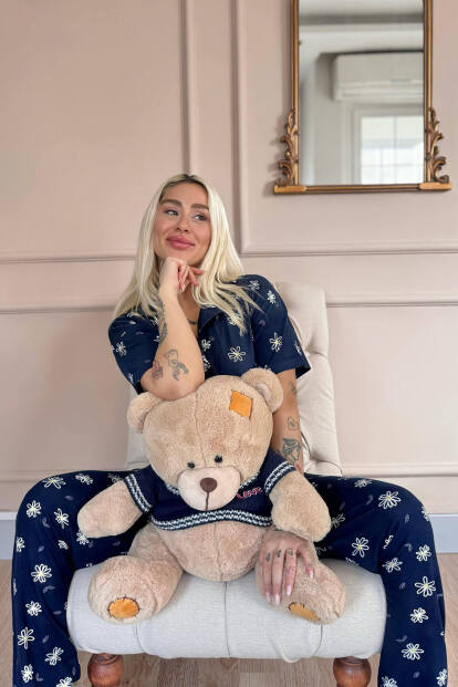 Lacivert Soft Daisy Desenli Bambu Önden Düğmeli Kısa Kol Pijama Takımı - Pijamaevi (1)