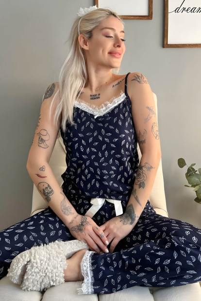 Lacivert Yaprak Dantelli İp Askılı Örme Kadın Pijama Takımı - Pijamaevi