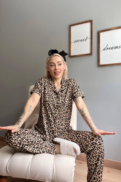 Leopar Desenli Örme Önden Düğmeli Kısa Kol Kadın Pijama - Pijamaevi (1)