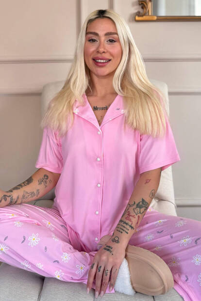 Pembe Soft Daisy Desenli Bambu Önden Düğmeli Kısa Kol Pijama Takımı - Pijamaevi