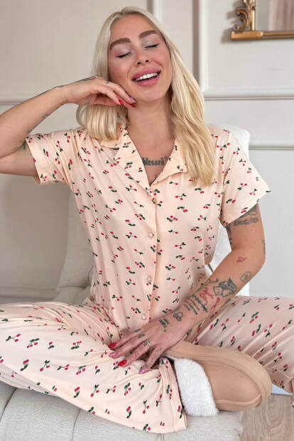 Sarı Royal Cherry Desenli Bambu Önden Düğmeli Kısa Kol Pijama Takımı - Pijamaevi