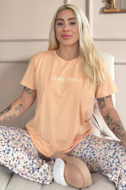 Şeftali Good Times Desenli Kısa Kollu Örme Kadın Pijama Takımı - Pijamaevi