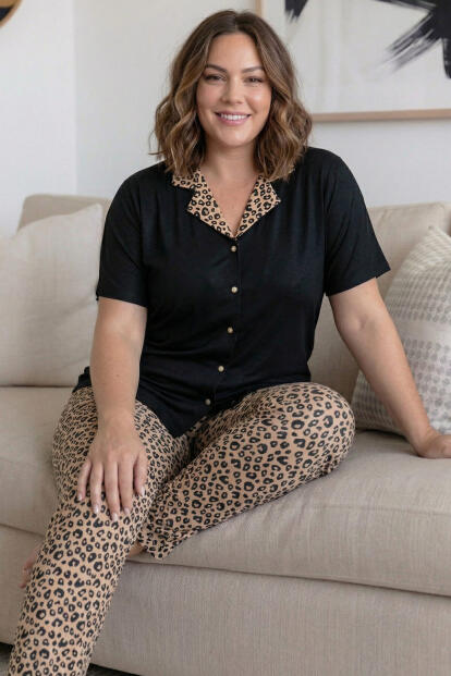 Siyah Leopar Desenli Büyük Beden Kısa Kollu Önden Düğmeli Bambu Kadın Pijama Takımı - Pijamaevi