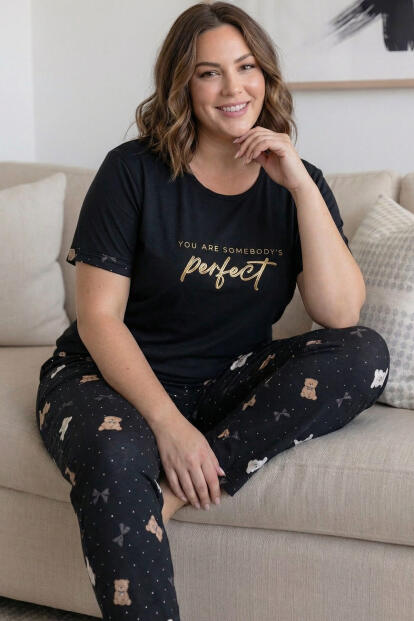 Siyah Perfect Desenli Büyük Beden Battal Bambu Kısa Kol Kadın Pijama Takımı - Pijamaevi
