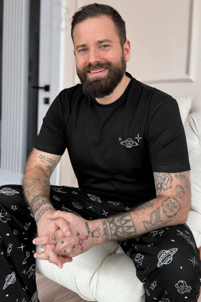 Siyah Space Baskılı Kısa Kol Erkek Pijama Takımı - Pijamaevi