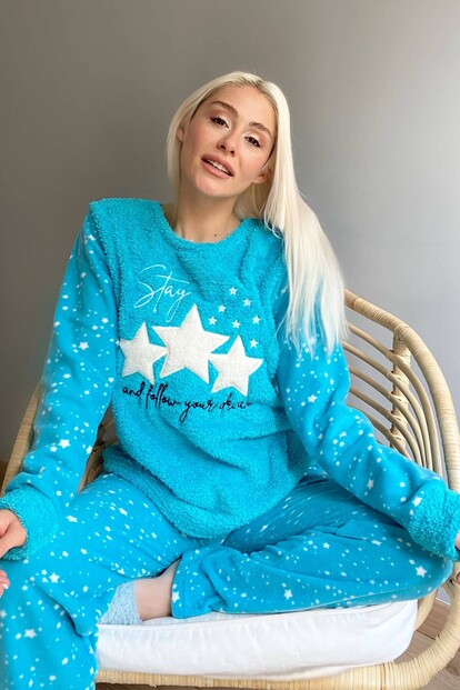 Turkuaz Feel Stars Queen Desenli Kadın Peluş Pijama Takımı - Pijamaevi